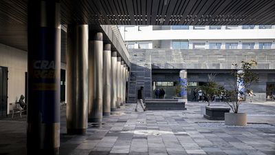 Madrid reivindica que es región "solidaria", pero exige información sobre el reparto de migrantes