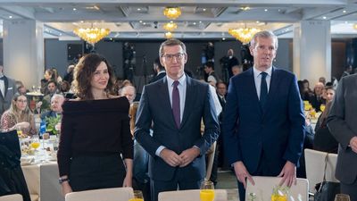 Ayuso defiende el 'no' del PP a los decretos de Sánchez: "No estamos aquí para salvarles la cara"