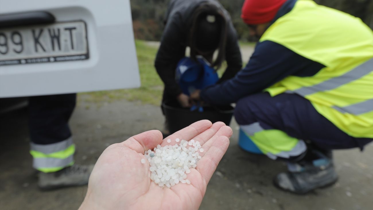 Asturias activa el nivel 2 de emergencia por la presencia de pellets de plástico