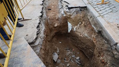 Hallados restos de la antigua muralla del siglo XIV de Alcalá junto a la Puerta de Madrid