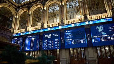 El Ibex 35 cierra plano y aguanta los 10.000 puntos aliviado por el rebote de Grifols