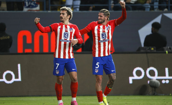 Griezmann y De Paul celebran el gol del primero / EFE