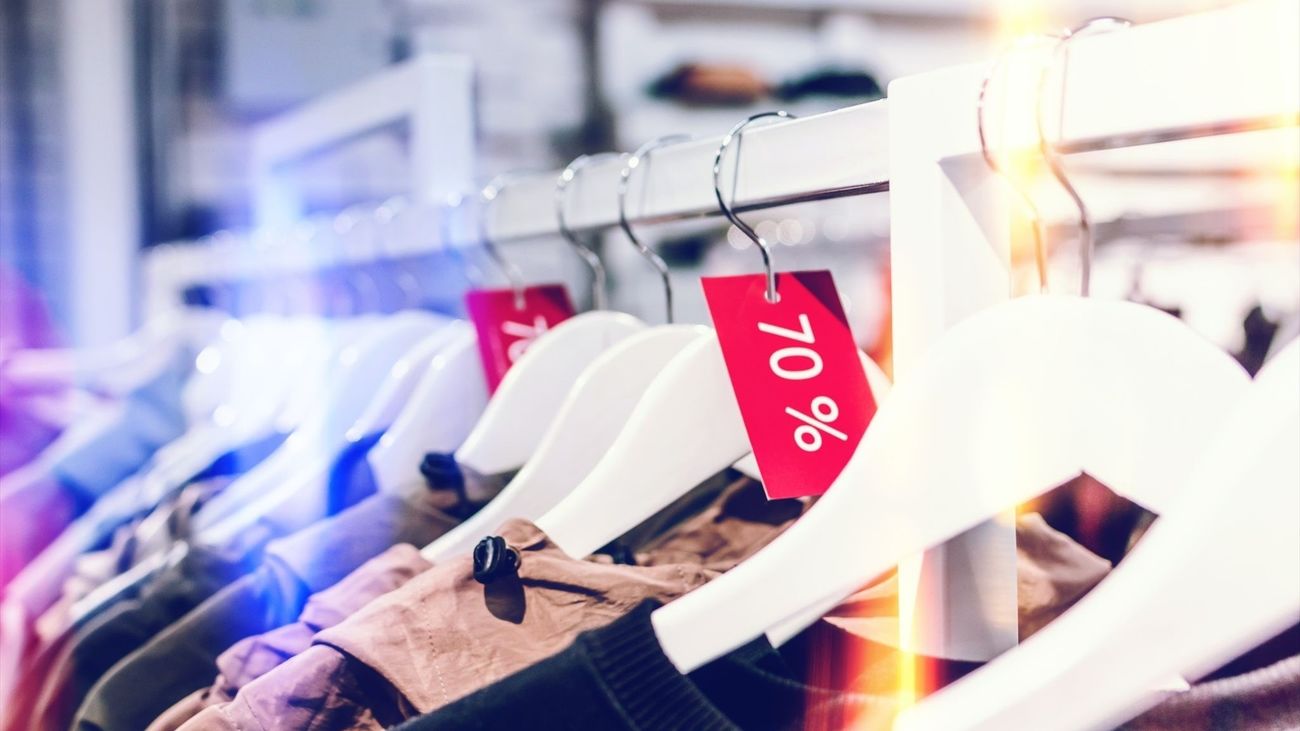 Ropa con precios rebajados