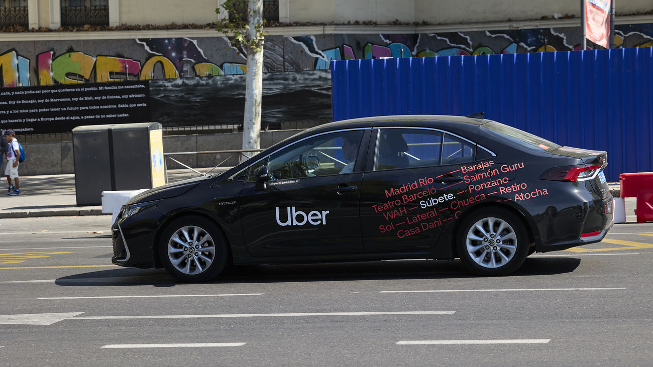 Un taxi de Uber en la zona de Atocha