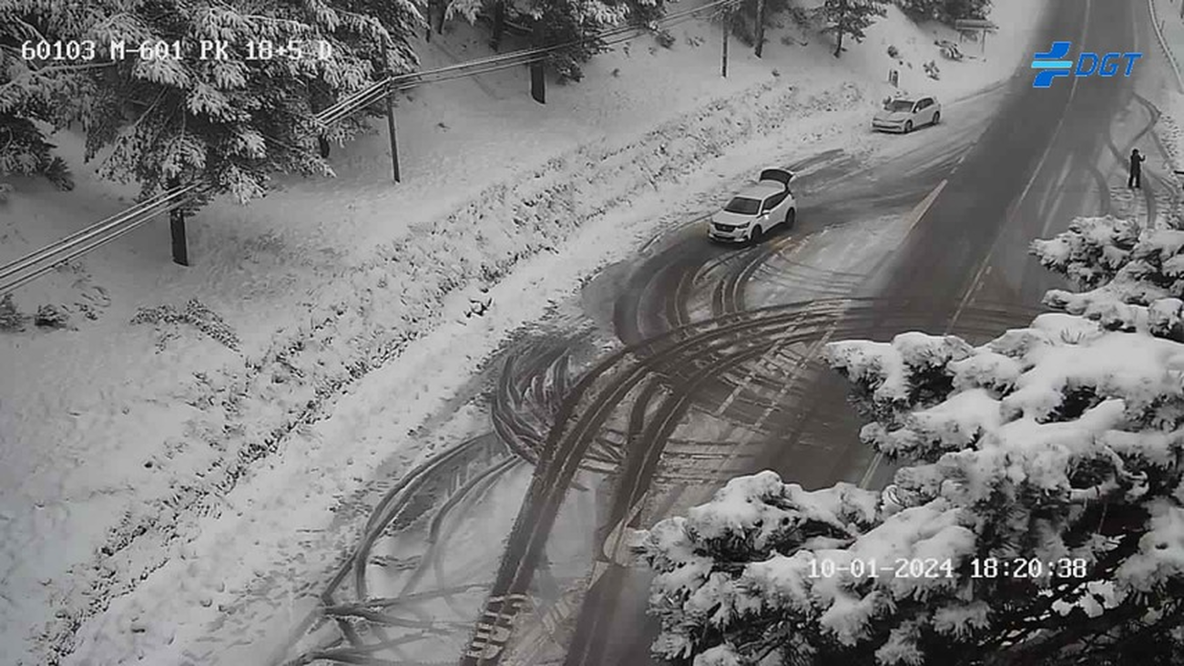 Uso obligatorio de cadenas en Navacerrada y Cotos por acumulación de nieve en la calzada