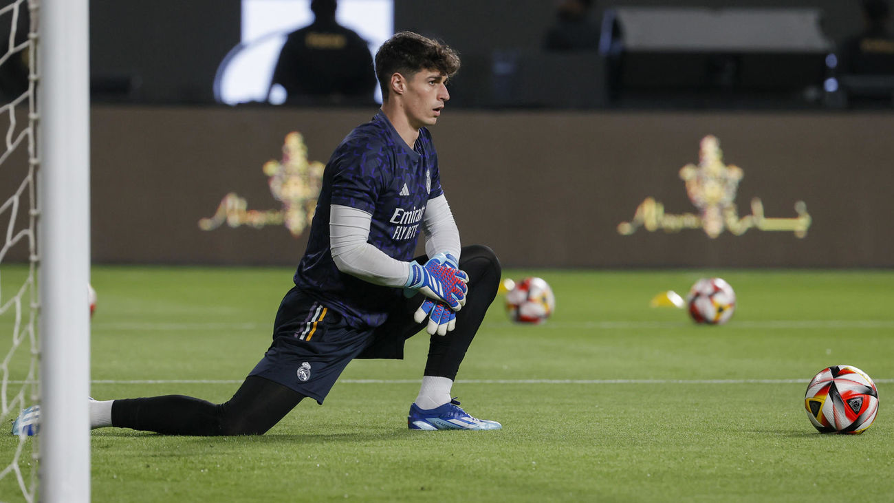 Kepa, un error que aviva el debate de la portería