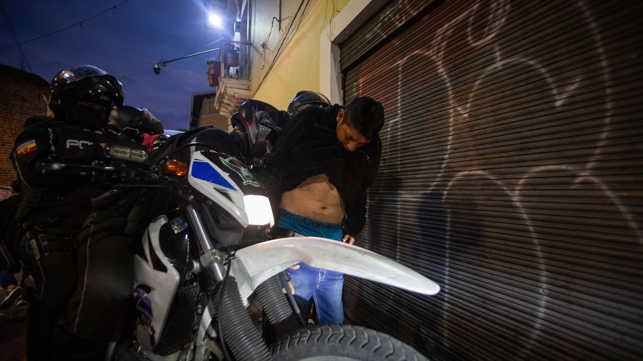 Ecuador sigue en shock en el primer día de "la guerra" declarada al crimen organizado