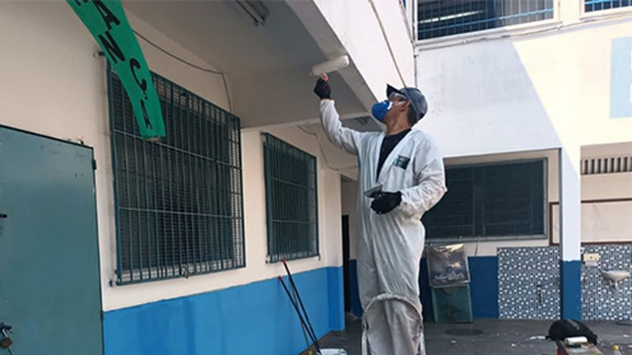 Aplicación de la pintura insecticida de Inesfly en un edificio de Brasil