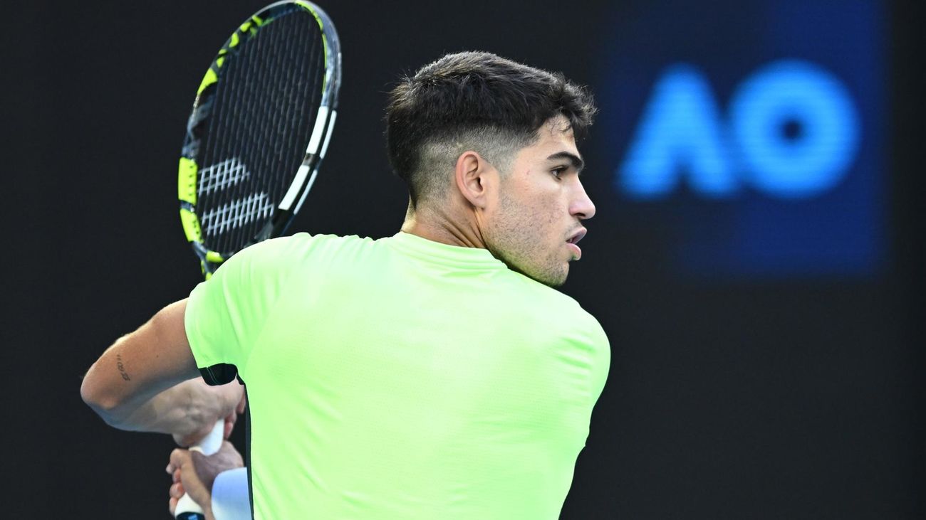 Alcaraz supera con solvencia a Ruud en la última exhibición antes del Abierto de Australia