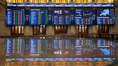 El Ibex sube un 0,13% pero no logra recuperar los 9.900 puntos este jueves