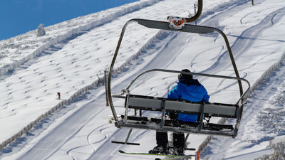 Nieve en la sierra, pistas de esquí... Consejos si quieres disfrutar de este fin de semana invernal en Madrid