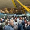 Denuncian colapso e insalubridad en Barajas por el hacinamiento de inmigrantes