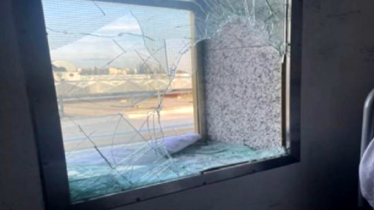 17 migrantes escapan de las salas de asilo de Barajas por la ventana