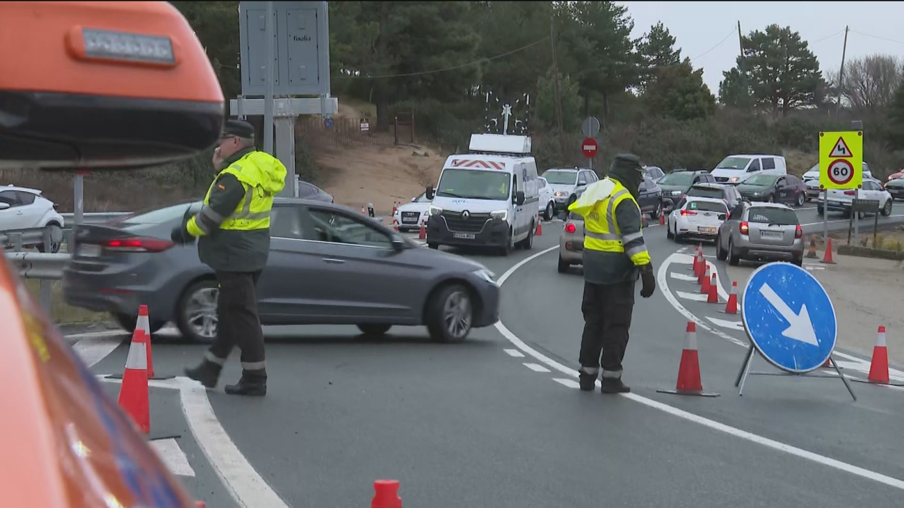 Cortados los accesos en coche a los puertos de Cotos y Navacerrada