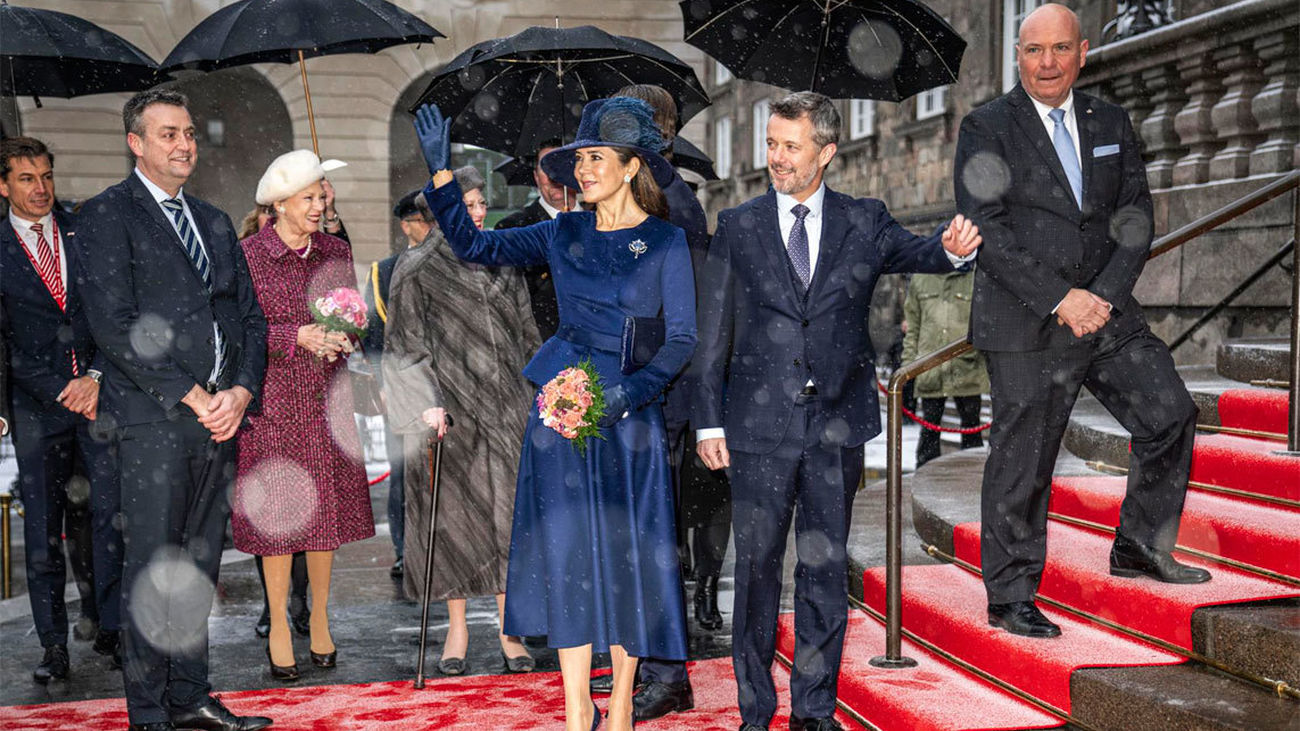 Federico X visita el Parlamento danés en su primer acto oficial tras su proclamación