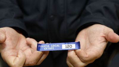 Getafe entrega 40 nuevas pulseras de localización a niños con TEA