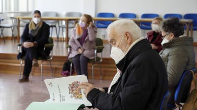 Móstoles recupera la 'Escuela de Abuelos' para reforzar las relaciones intergeneracionales