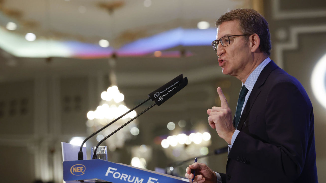 Feijóo propone ampliar el tramo exento de IRPF para que el Gobierno no se quede con casi la mitad de la subida del SMI