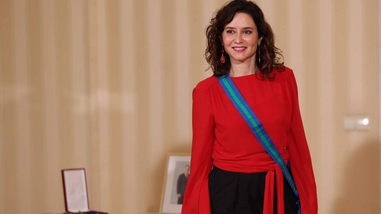 Ayuso, galardonada con la Banda y Lazo de la Gran Dama de los Reales Tercios de España