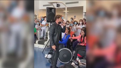 David Bisbal actúa por sorpresa en el Hospital de Parapléjicos de Toledo