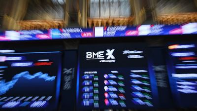 El Ibex acaba abril perdiendo un 2% y el nivel de los 11.000 puntos