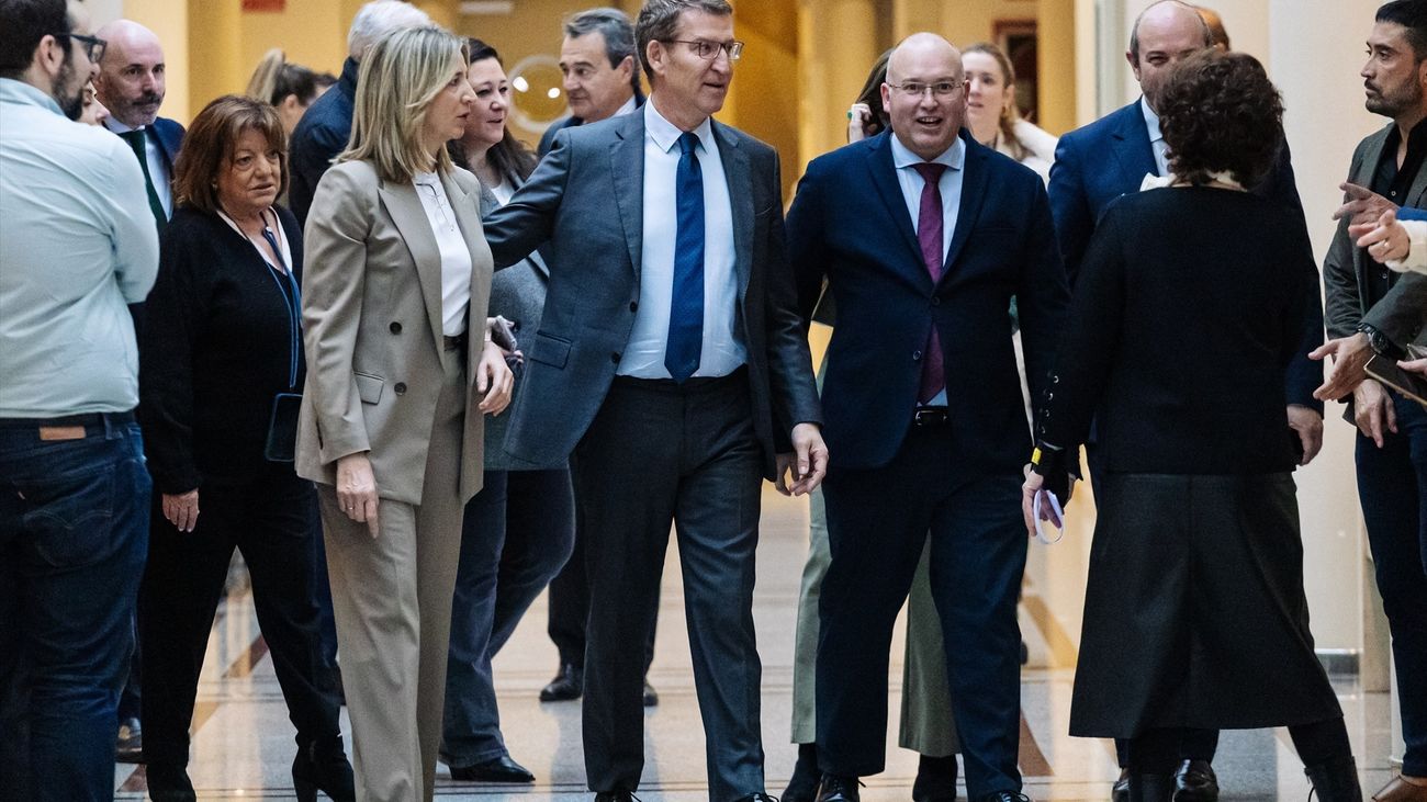 Feijóo anuncia una ofensiva total frente a Sánchez al que exige explicaciones de sus pactos con el independentismo