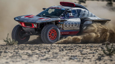 Carlos Sainz sobrevive a 3 pinchazos y mantiene el liderato en el Dakar