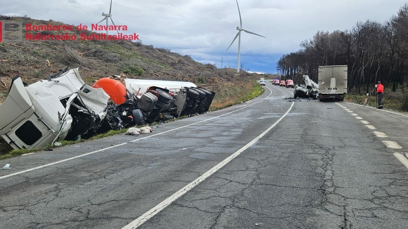 One dead and one seriously injured after two trucks collide in Cadreita, Navarra
