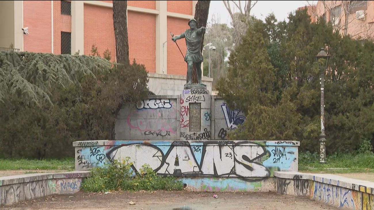Los monumentos a Núñez de Balboa e Isabel la Católica en Ciudad Universitaria, vandalizados