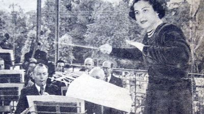 La Banda Municipal de Sanse homenajea a Elena Romero, la primera mujer directora de orquesta en España