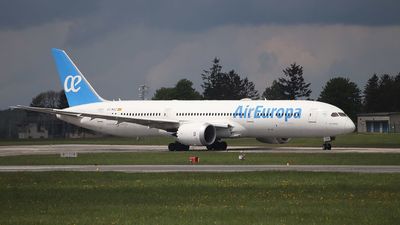 Air Europa vuela de Madrid a Salamanca para presentar su nuevo 787-9 Dreamliner