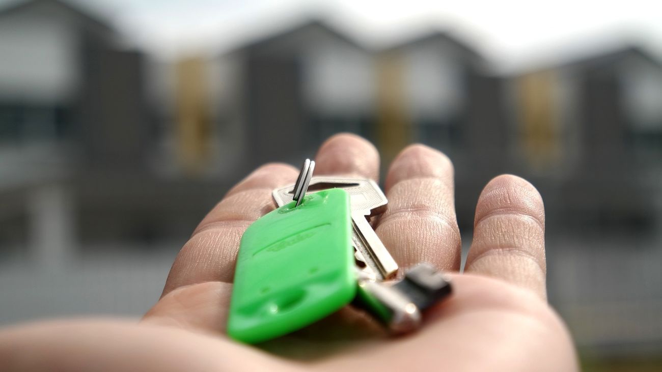 Las grandes empresas turísticas piden "empoderar" a los vecinos frente a los pisos turísticos