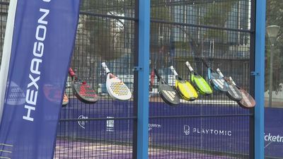 Una pista de pádel invade la Plaza de Colón