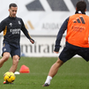 Lucas Vázquez regresa en un día de reflexión en el Real Madrid