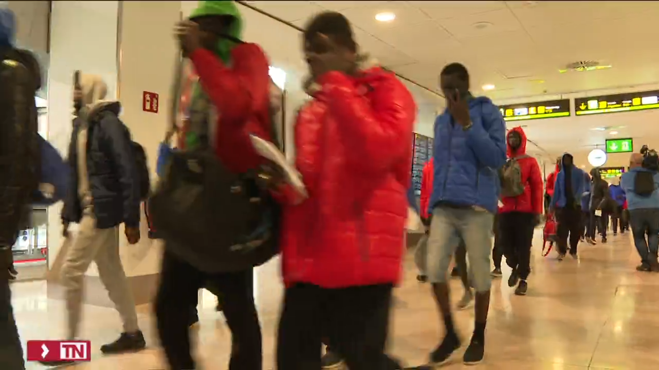 El SUP pide visados de tránsito para impedir la llegada continua de migrantes que piden asilo en Barajas