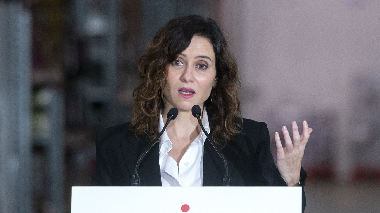 Ayuso enmarca en la "crisis de liderazgo" del PSOE-M las críticas del delegado y Lobato a sus palabras sobre migrantes