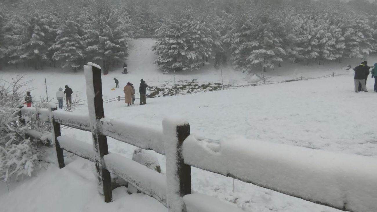 La DGT volverá a activar este fin de semana las medidas  de acceso en vehículo privado a Navacerrada y Cotos