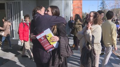 Nervios y esperanza entre los más de 5.000 aspirantes que se han examinado del MIR en Madrid