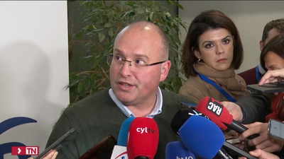 Montero alude a la calvicie de Tellado y él replica: "¿Qué pasaría si hablara del peinado de una socialista?"