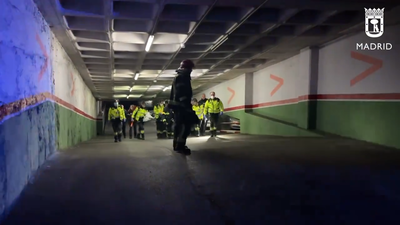 Recuperan de una parada cardiorrespiratoria a un hombre al que le cayó encima el coche que reparaba en Villaverde