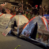 Familiares de los rehenes de Hamás acampan como protesta frente a la residencia de Netanyahu