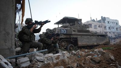 Israel amplía su ofensiva al sur de Gaza mientras aumenta la presión a Netanyahu