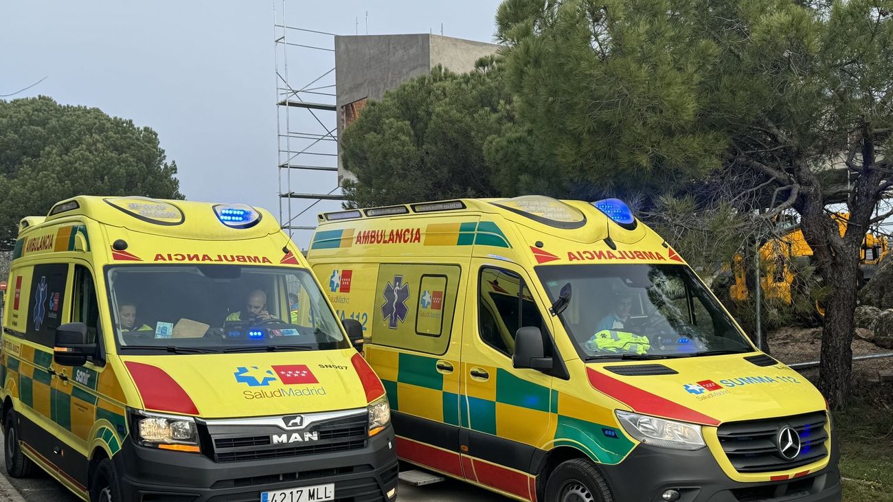 Al fondo de la imagen, el andamio desde el que cayó el trabajador