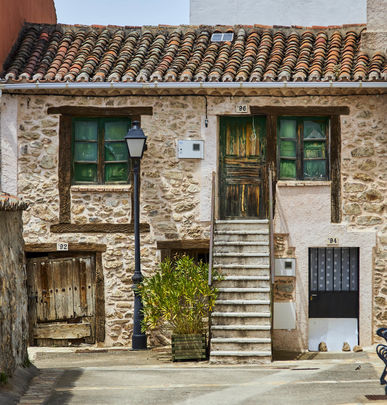 Casa y calle de Canencia, en la Sierra Norte de Madrid / SIERRA NORTE