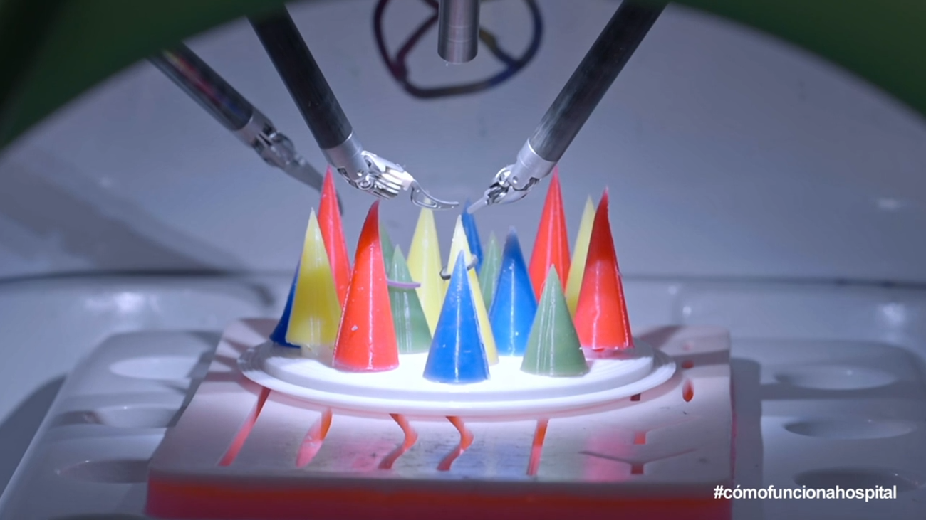 Da Vinci, el robot que opera en el Puerta de Hierro