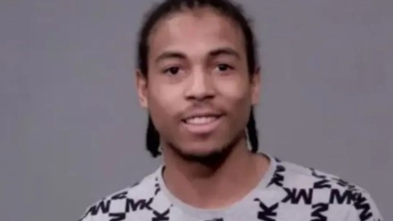 Encuentran muerto al presunto autor de un tiroteo con 7 fallecidos en dos viviendas en Illinois