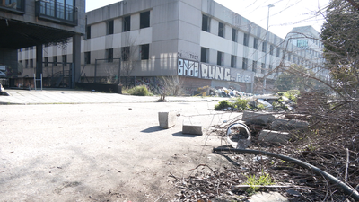Alquila viviendas abandonadas y sin suministros en Barajas