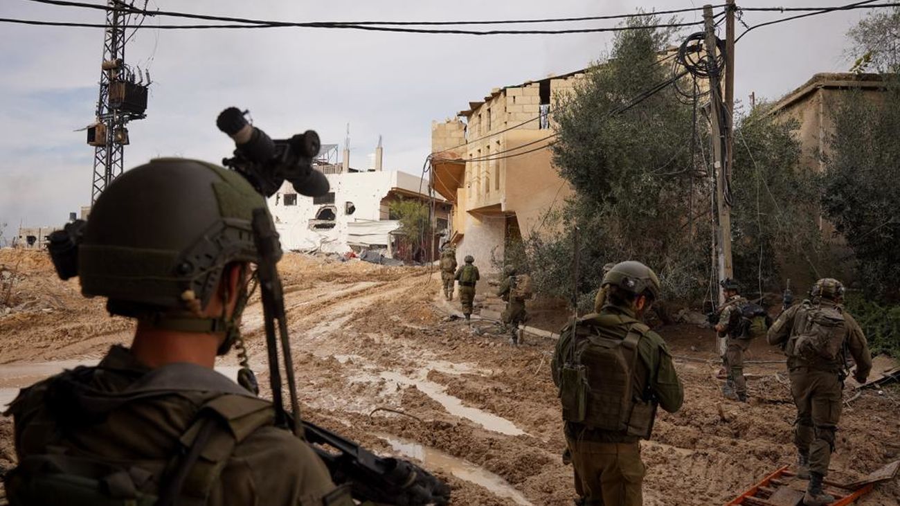 Militares del Ejército de Israel durante la ofensiva contra Jan Yunis, en el sur de la Franja de Gaza