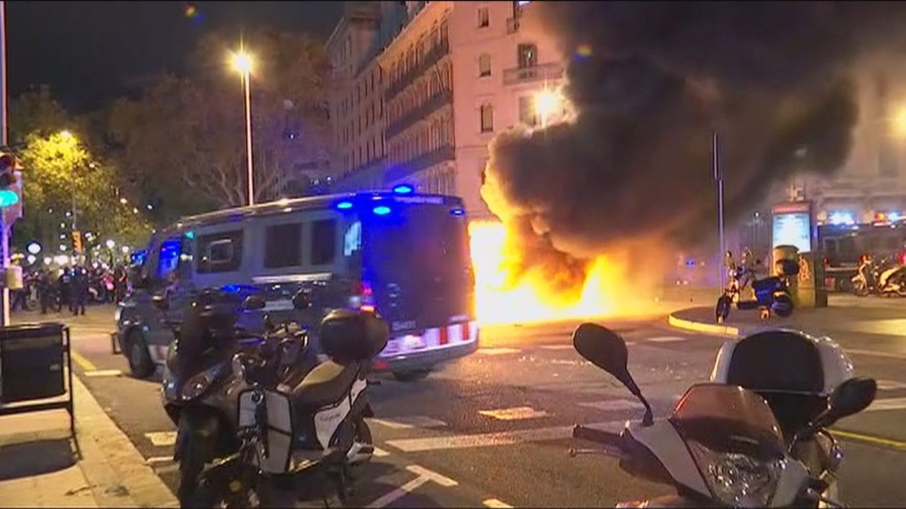 Bolaños no ve comparable el supuesto terrorismo del 'procés' con el de ETA y Page le responde que "el terrorismo es terrorismo"