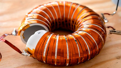 Crean una batería de coche eléctrico que recarga en menos de 5 minutos